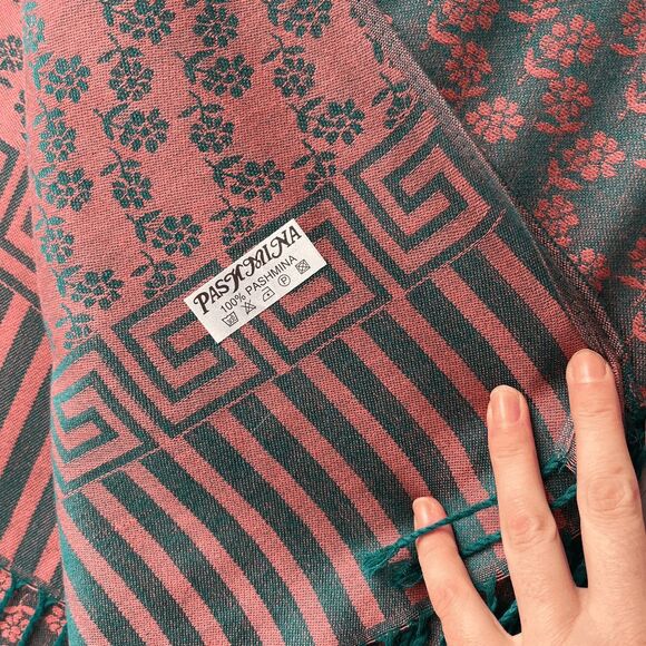 100% Pashmina Pink Teal Daisy Greek Key Jacquard Fringe Scarf Shawl NWOT - Picture 2 of 7
